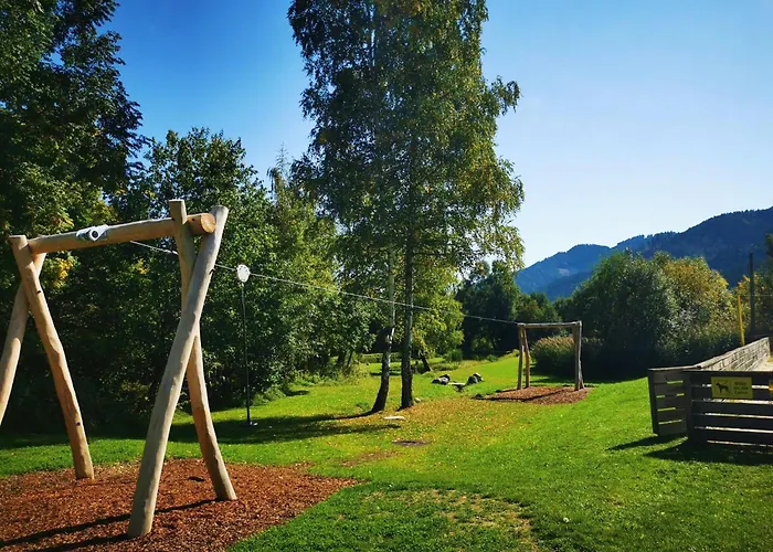 In Gaal By Slopes & Bathing Pond 木屋